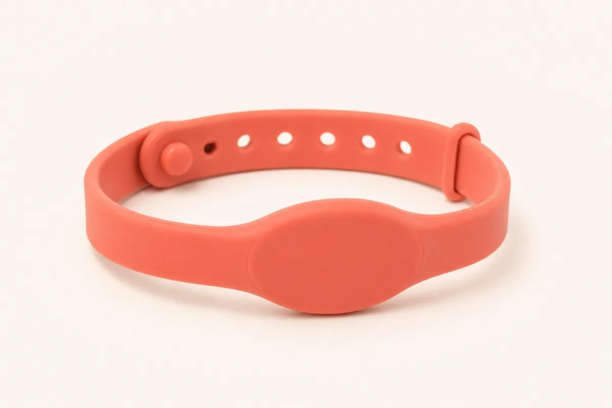Slim adjustable silicone RFID wristband