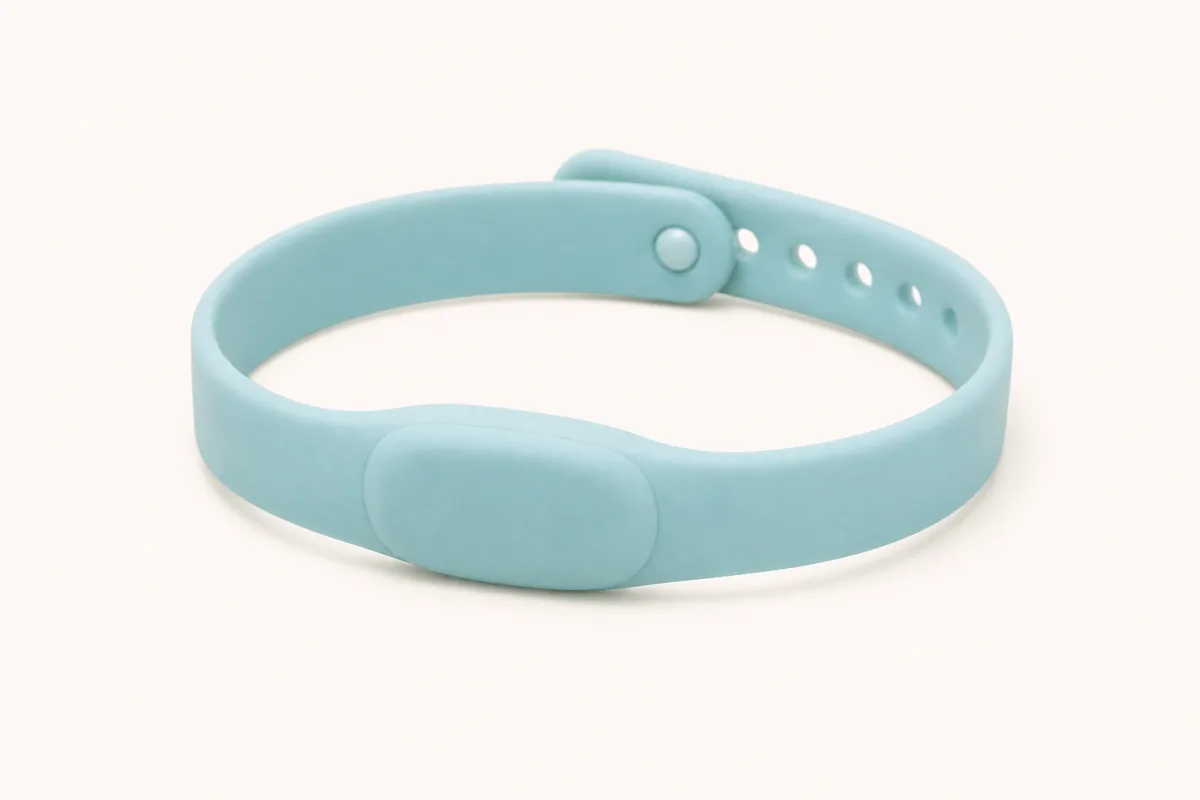 Ultra slim silicone RFID wristband